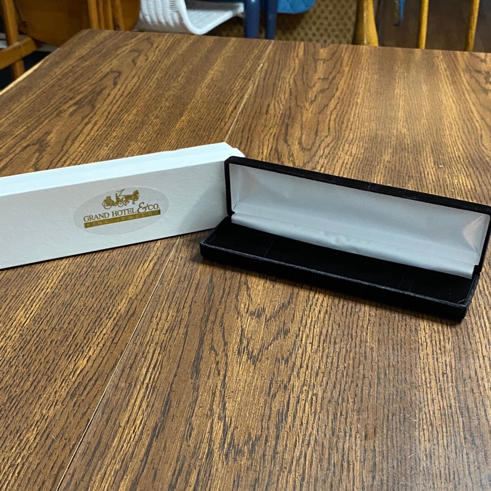 “5/$20” Grand Hotel & CO Fine Jewelry box and necklace box